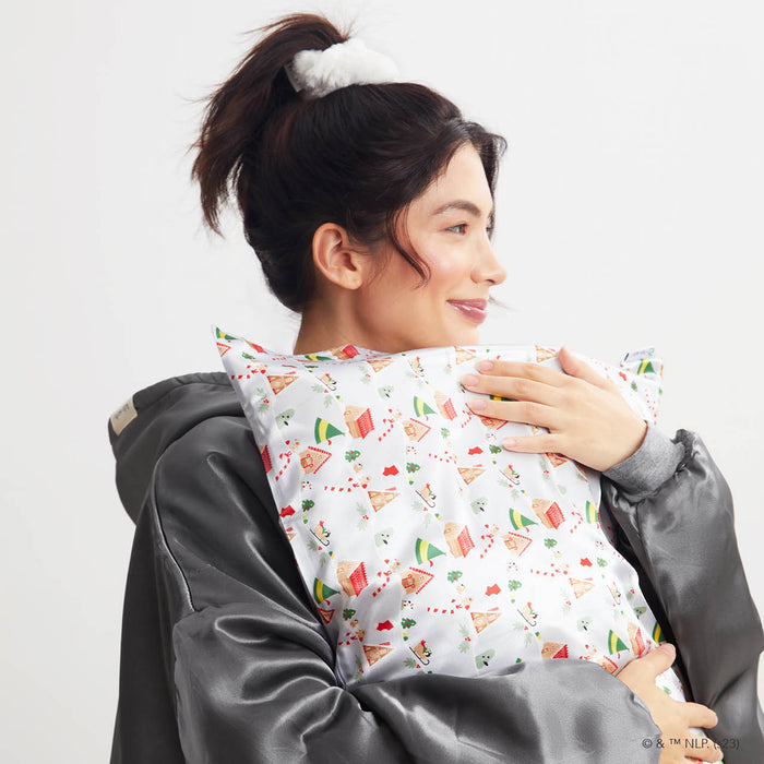 Kitsch x elf Taie d'oreiller en satin - Periwinkle Christmas | King