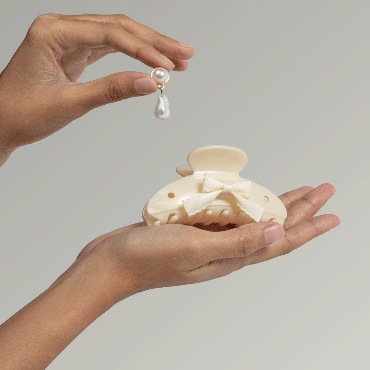 KitschPop™️ Curved Claw Clip & Charms in Pearlized Cream