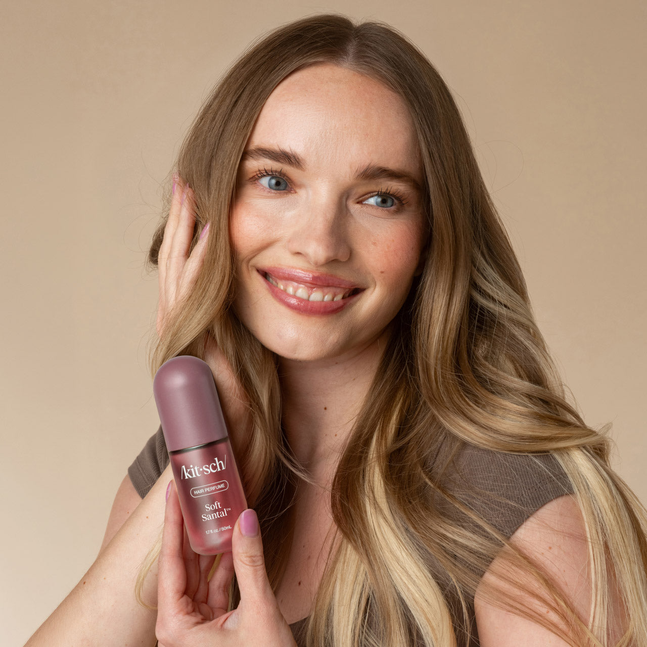 KITSCH Soft Santal Hair & Body Perfume Mist - on-model lifestyle #3